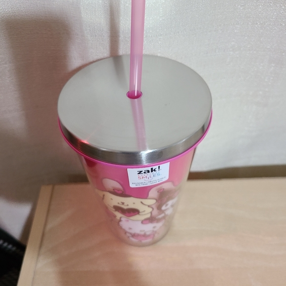 Zak Hello Kitty and Friends reusable cup tumbler with straw - Picture 3 of 9